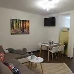 Goethe: Zentrale 2-zimmer-oase Mit Wlan & Parkplatz