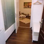 Goethe: Zentrale 2-zimmer-oase Mit Wlan & Parkplatz Apartment