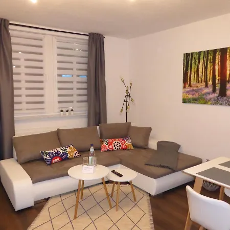 Goethe, 2 Schlafzimmer, Naehe Zentrum & Uni, Ruhig, Free Wifi, Kostenloses Parken, Erdgeschoss Appartamento *