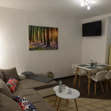 Апартаменты Goethe, 2 Schlafzimmer, Naehe Zentrum & Uni, Ruhig, Free Wifi, Kostenloses Parken, Erdgeschoss *