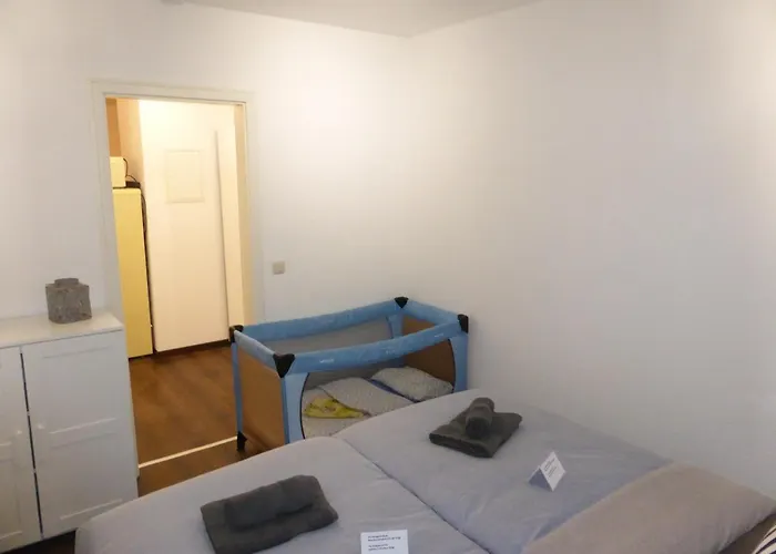 Goethe, 2 Schlafzimmer, Nähe Zentrum&uni, Ruhig, Free Wifi, Kostenloses Parken, Erdgeschoss *