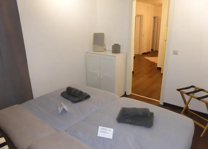 Goethe, 2 Schlafzimmer, Nähe Zentrum&uni, Ruhig, Free Wifi, Kostenloses Parken, Erdgeschoss *